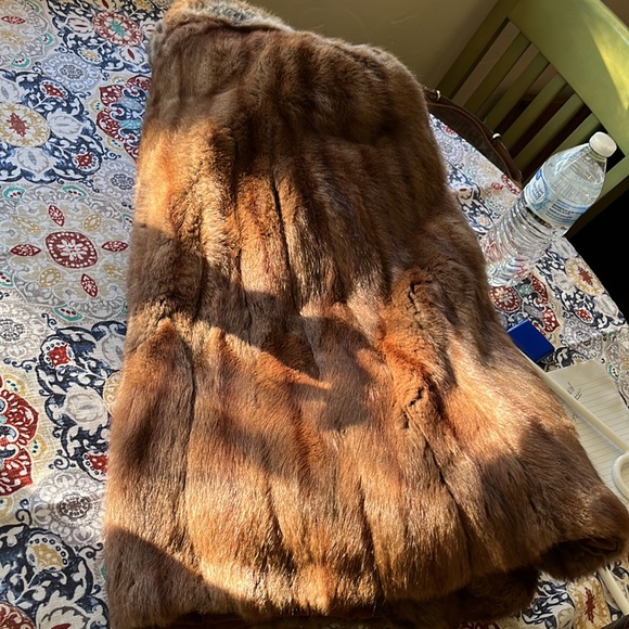 Beautiful brown real fur coat by D. Schaffer Fine Furs - Picture 8 of 9